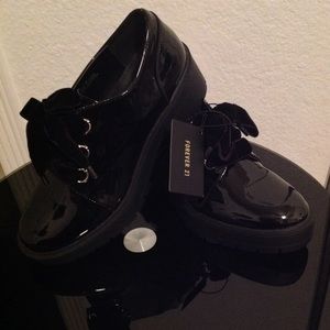 Lace up patent platform shoes